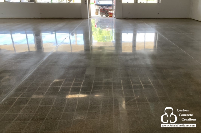 Polished concrete for commercial spaces: durability and easy maintenance